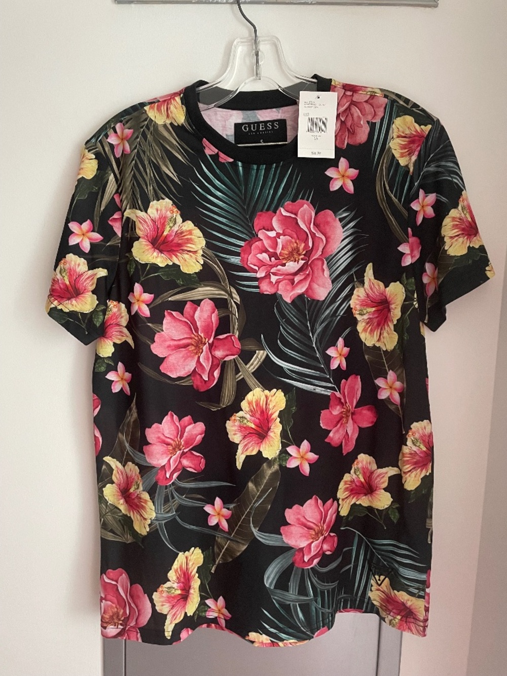 New Guess T-shirt , man. Size S
